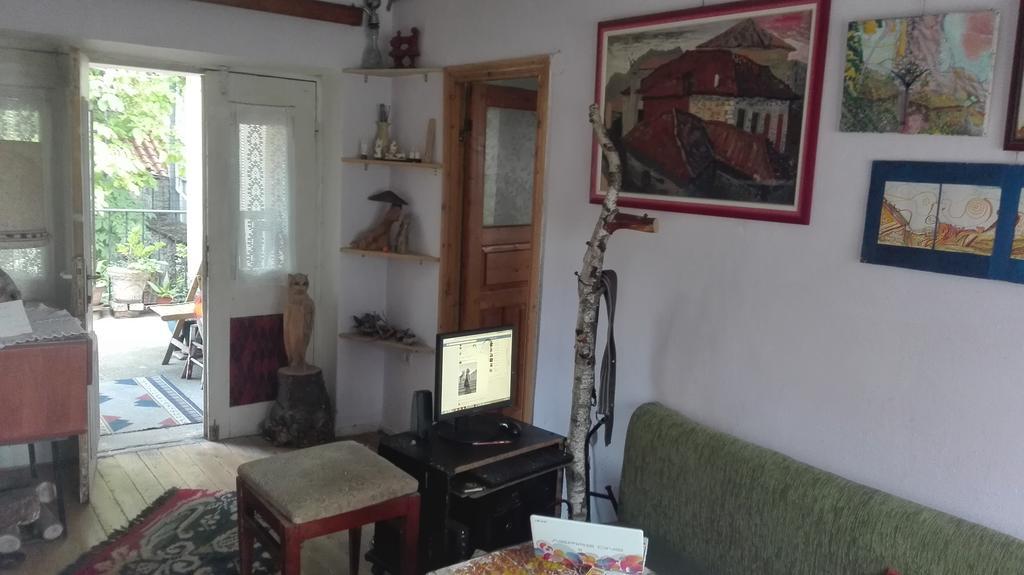 At Home Hostel Korce Exterior foto